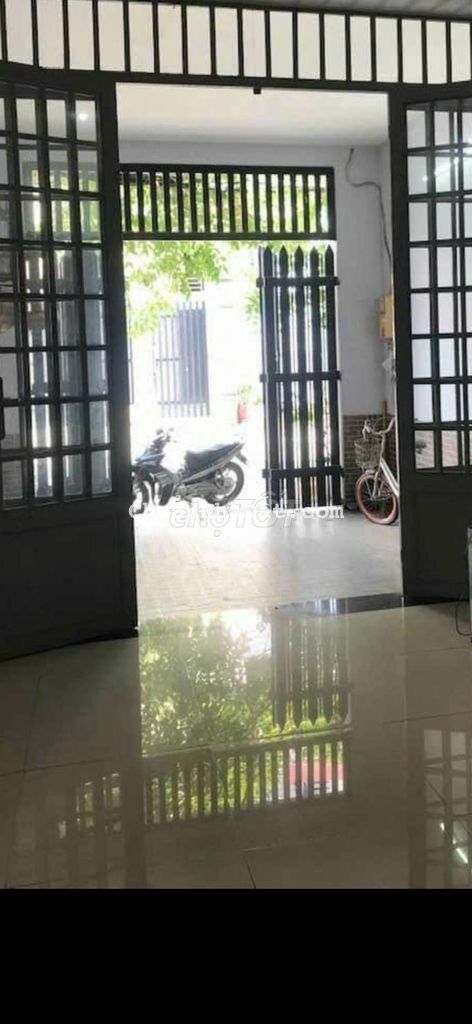 Nhà MT vitri đẹp đường xe tải thông 2p ngủ 2WC sân thượng trước