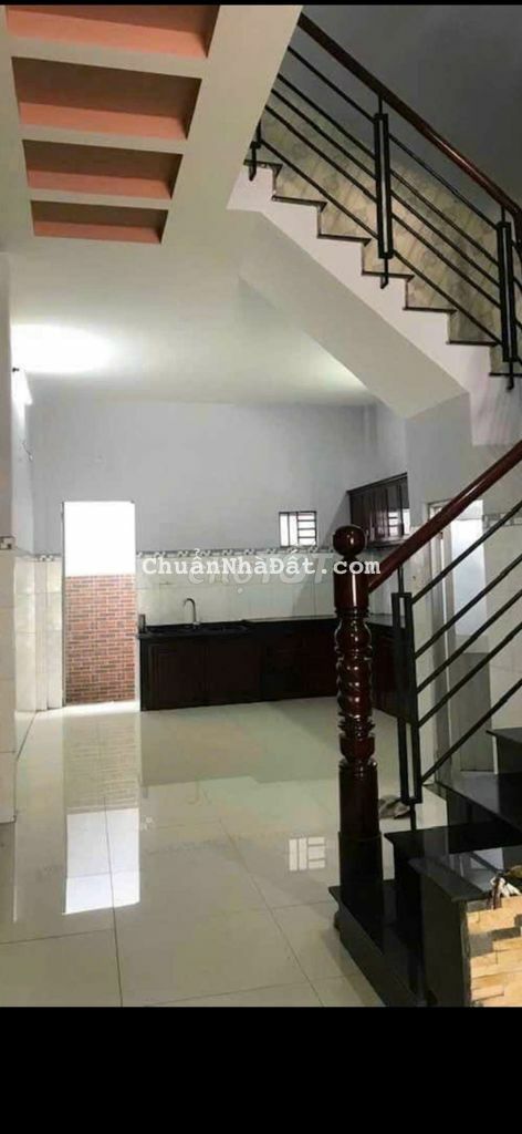 Nhà MT vitri đẹp đường xe tải thông 2p ngủ 2WC sân thượng trước