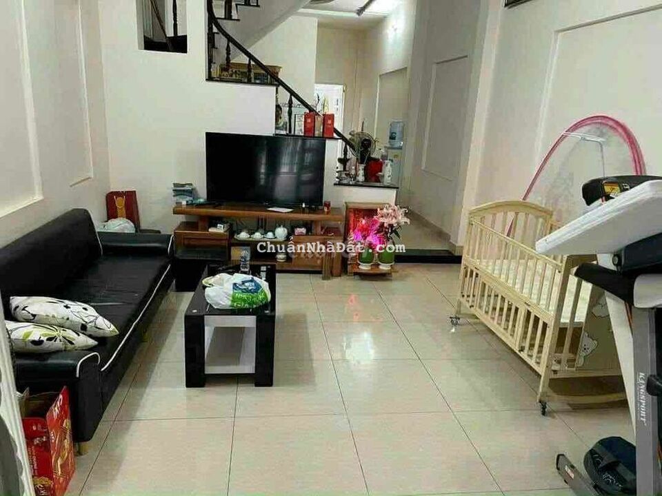 CHỊ MÌNH CHO THUÊ NHÀ MỚI THANH XUÂN 38 CÓ CHỖ ĐỖ XE HƠI