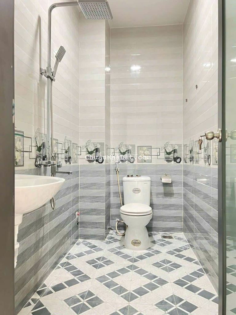 Cho thuê nhà măt tiền giá 8tr 2p ngủ 3wc Cho thuê nhà măt tiền giá 8tr 2p ngủ 3wc