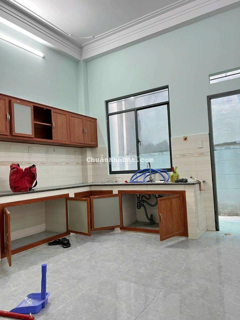 Cho thuê nhà măt tiền giá 8tr 2p ngủ 3wc Cho thuê nhà măt tiền giá 8tr 2p ngủ 3wc