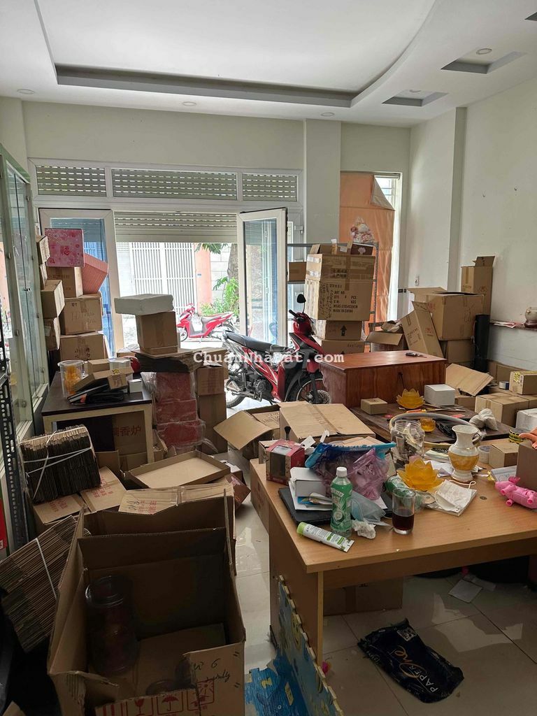 Cho Thuê Nhà 1 Lầu..Hẻm 8m thông Xe tải.Lê Thị Riêng.Dt:5x15m 2pn2wc