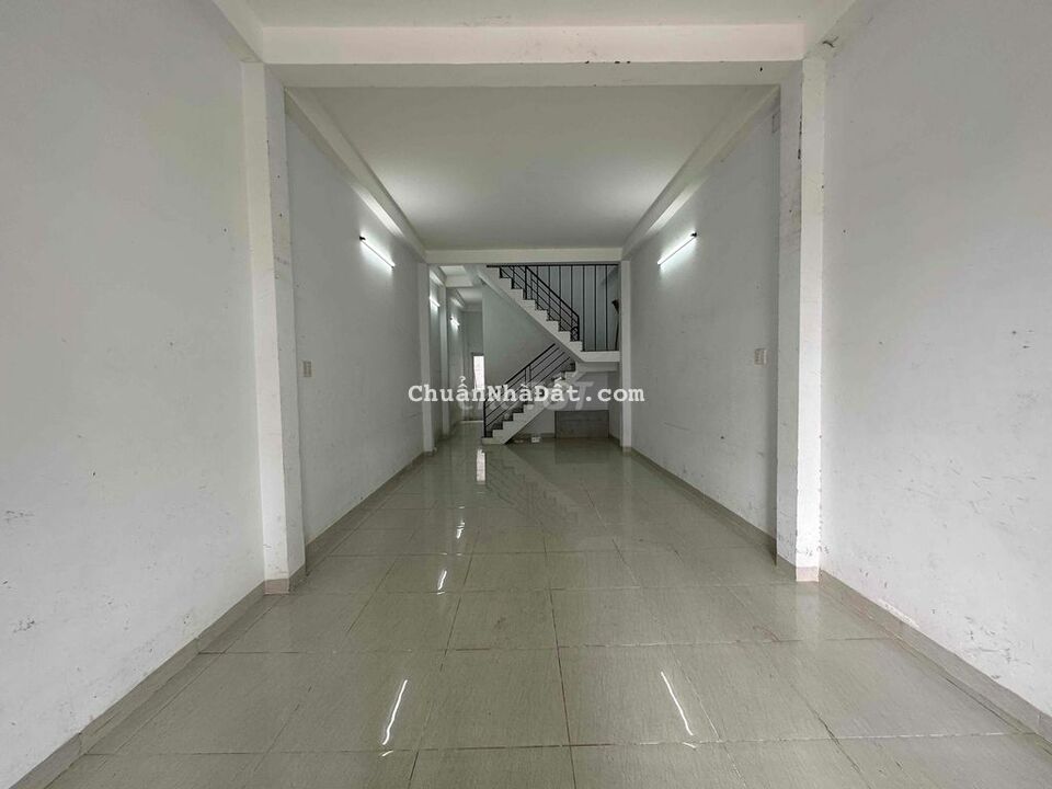 Nhà 4x20 trệt lầu mặt tiền Lê Thị Riêng vỉa hè rộng 10m Nhà 4x20 trệt lầu mặt tiền Lê Thị Riêng vỉa hè rộng 10m