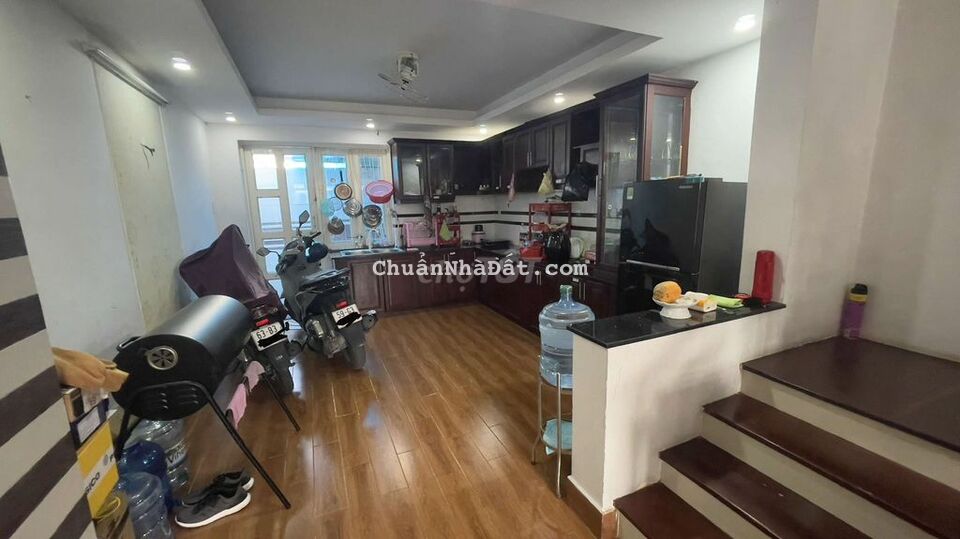 Nhà liền kề mới đẹp khu vực an ninh hàng xóm thân thiện 300m2 4p ngủ