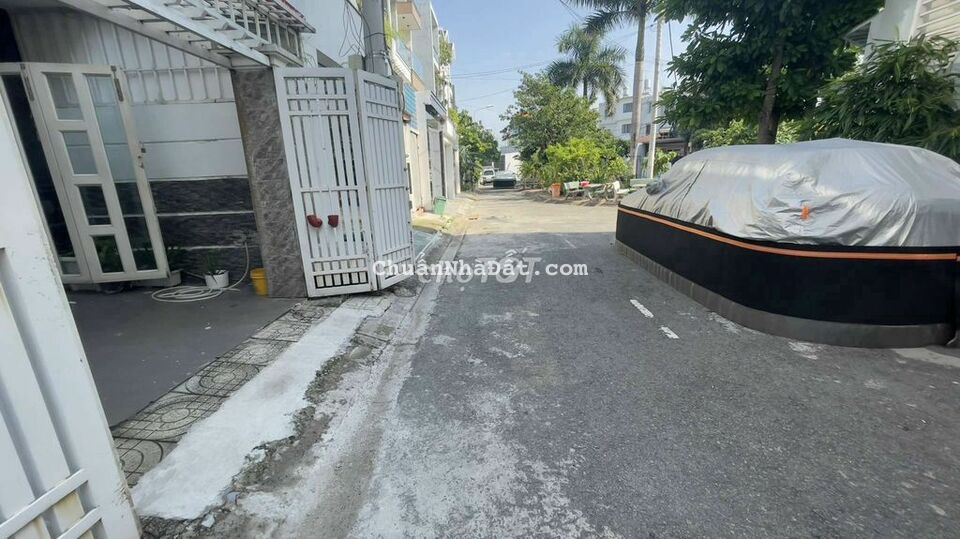 Nhà kdc An Sương, Dct8. 4 x 20m. lửng. 2 lầu. st. 4pn, 4wc. 13 triệu.