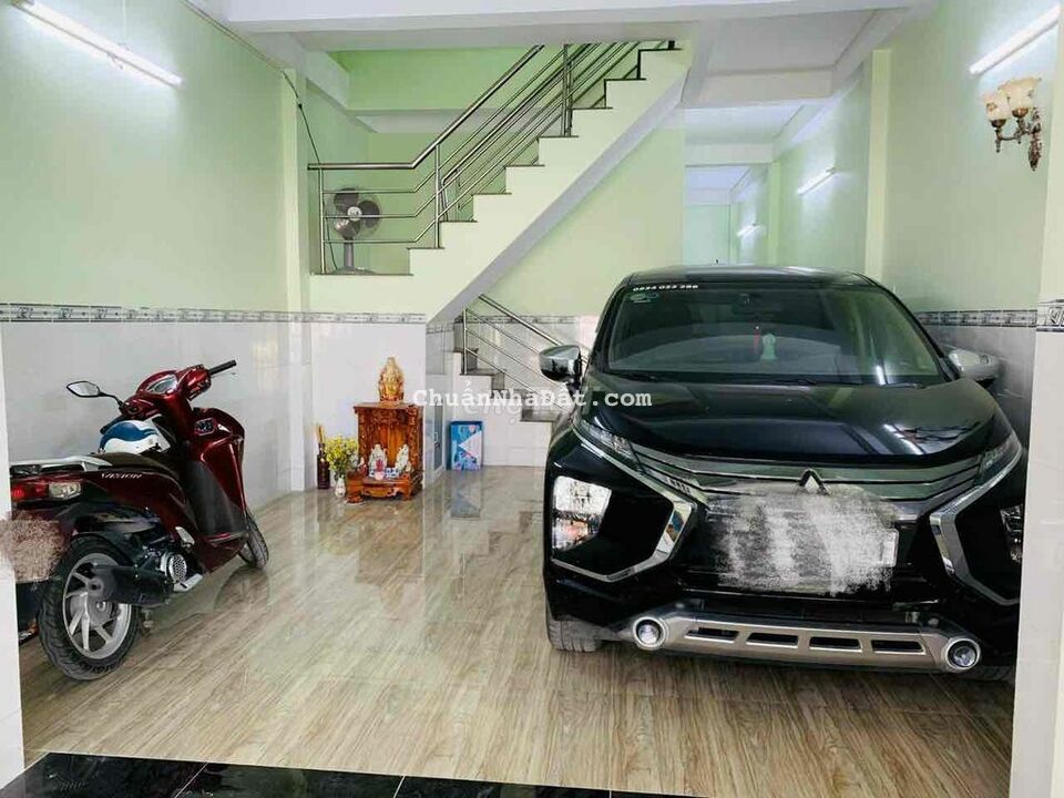 Nhà gần cao đẳng điện lực. 5*18. 4pn 3wc.  Giá 9tr