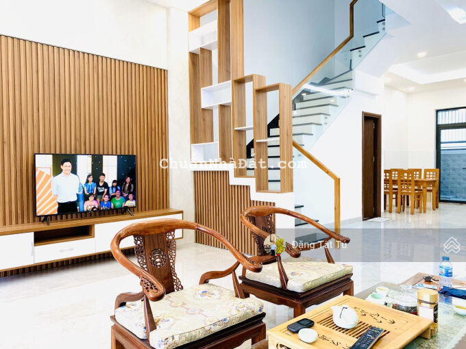 Lakeview City nhà phố view hồ cảnh quan trục đường 25m giá 33tr full nội thất đẹp. LH: 0917330220