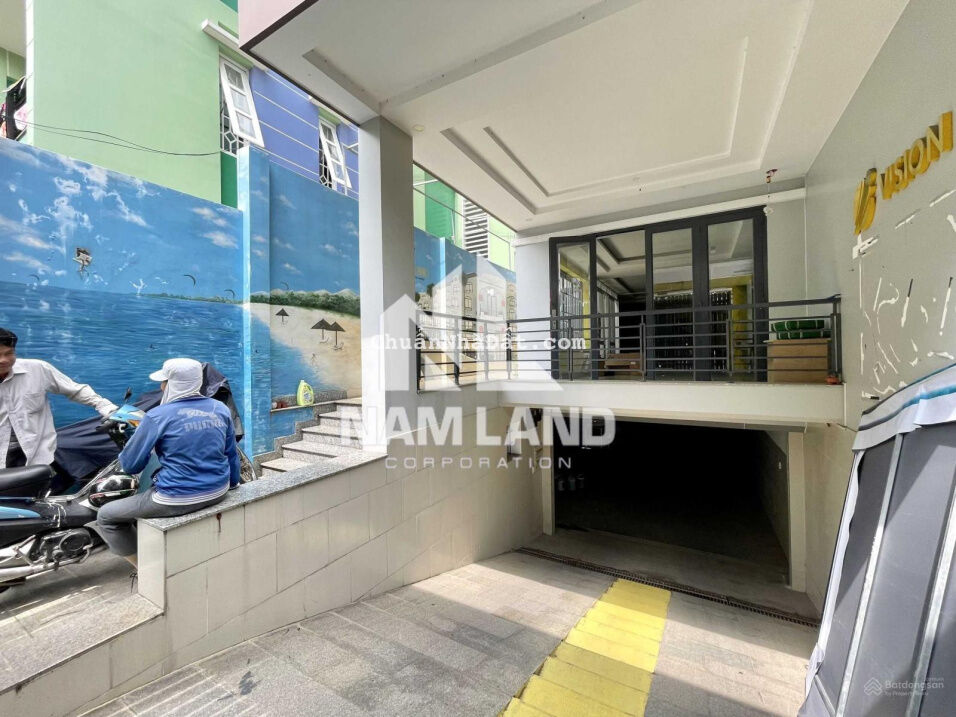 Nhà ngang 6 dài 22m có hầm rộng chứa 4 chiếc oto, 3 lầu giá 42 triệu