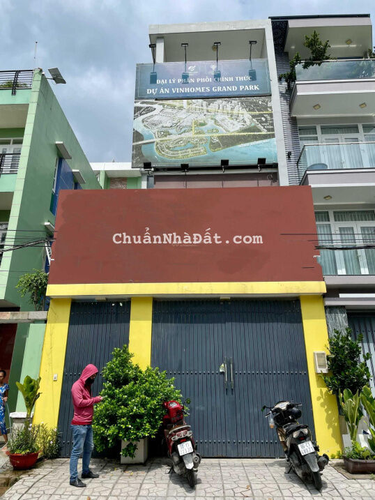 Nhà ngang 6 dài 22m có hầm rộng chứa 4 chiếc oto, 3 lầu giá 42 triệu