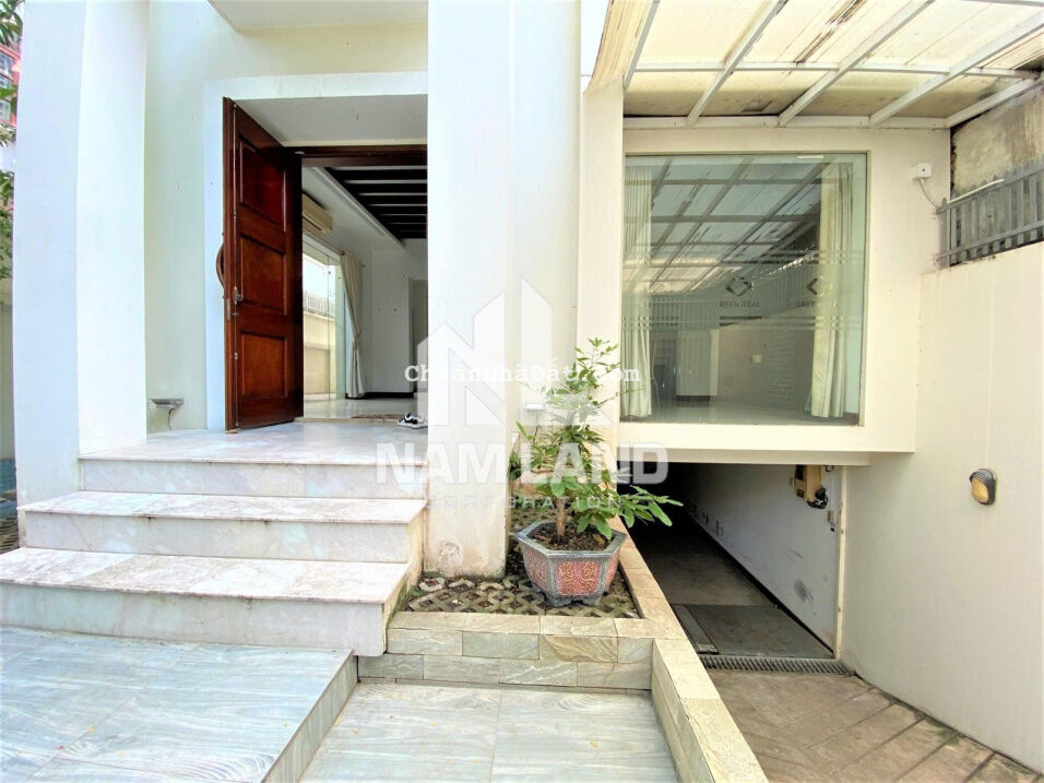 Biệt thự An Phú sau Metro có hầm, sân vườn nhỏ, 2 lầu 4 phòng lớn giá 45 triệu