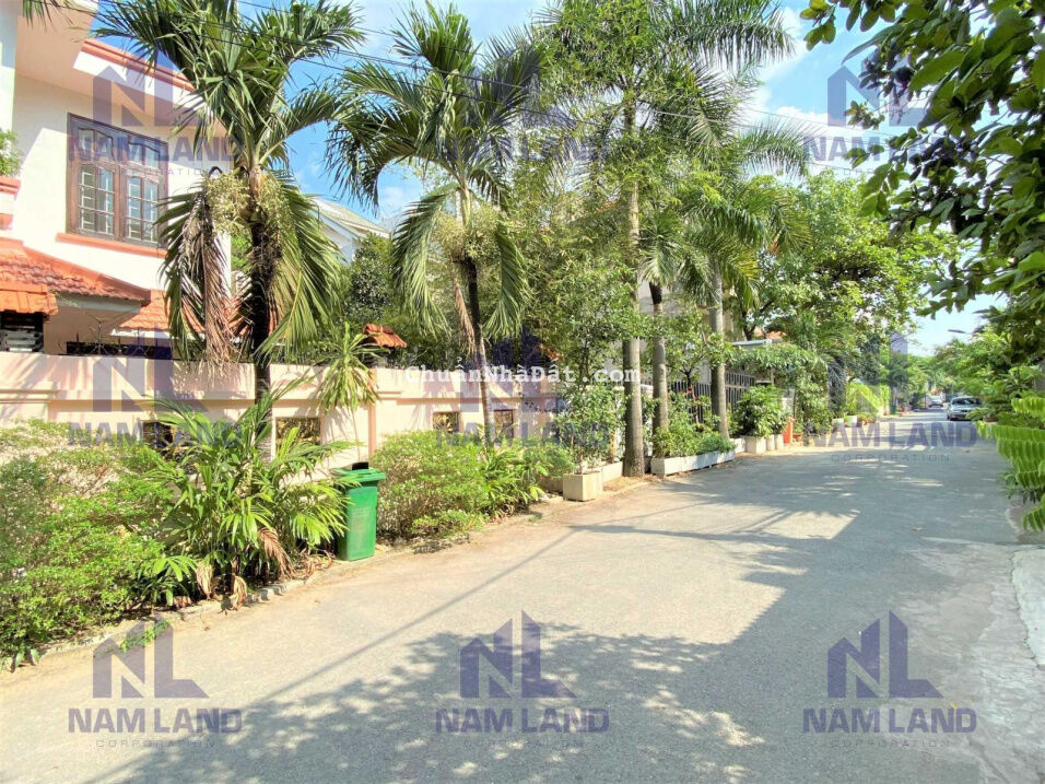 Villa 260m2 Thảo Điền - sân vườn, hồ cá, 3 phòng sơn sửa như mới giá 50 triệu