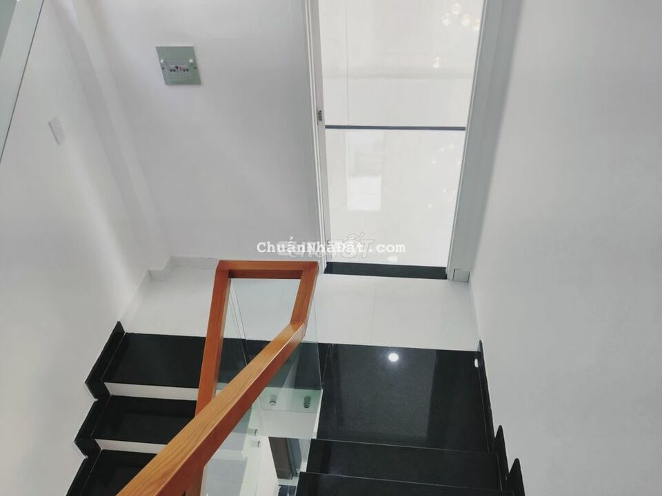 Cho thuê nhà MT Cao Thắng, Phường 5, Quận 3 - 5x20m , trệt + lầu, 50TR