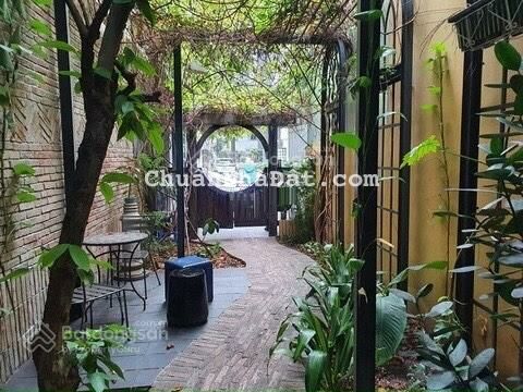 Ngang 6m - cho thuê nguyên căn có sân vườn 24 Phạm Ngọc Thạch, Quận 3