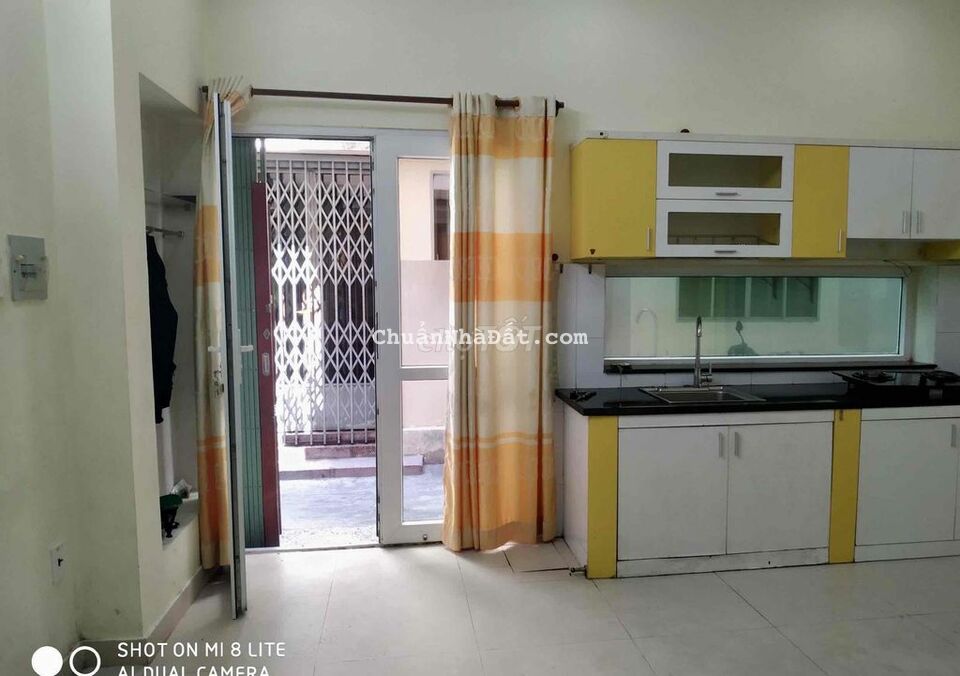 NHÀĐẸP SANG gần Hồ Con Rùa,1Trệt 2Lầu,Sân thg, P.Ngủ Rộng ở 4-5ng Ok