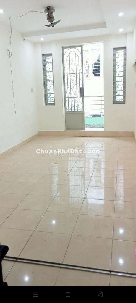 Nhà Võ Văn Tần, trệt 2 lầu, 2 phòng ngủ lớn, hẻm thông.