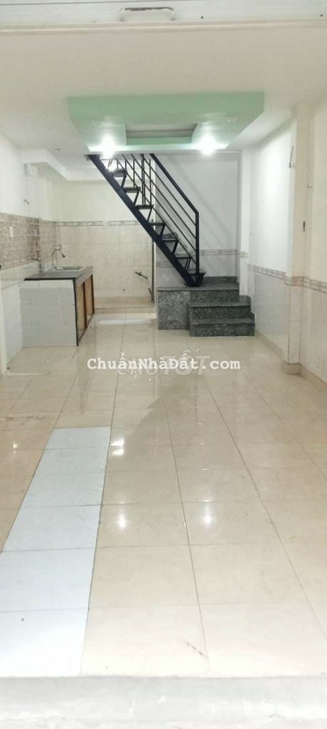 Nhà Võ Văn Tần, 1 trệt 2 lầu , 2 phòng ngủ lớn, 3 toilet