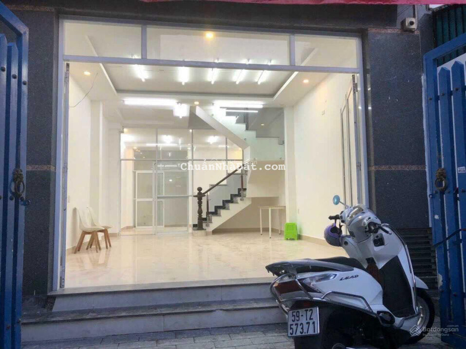 Cho thuê nhà nguyên căn hẻm Cách Mạng Tháng 8, Q. 3, DT 5x15m, giá 34 triệu/th. 0903 129 848