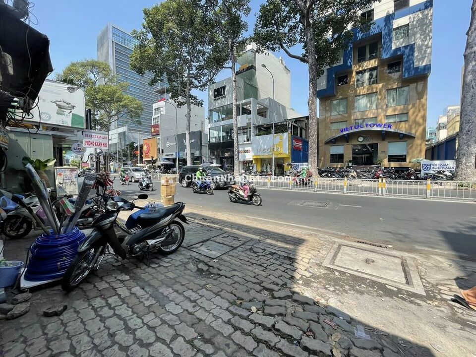 NHÀ MẶT TIỀN 4X20, 1T2L, VỈA HẺ, SÂN RỘNG, NGUYỄN THỊ MINH KHAI, Q3 NHÀ MẶT TIỀN 4X20, 1T2L, VỈA HẺ, SÂN RỘNG, NGUYỄN THỊ MINH KHAI, Q3