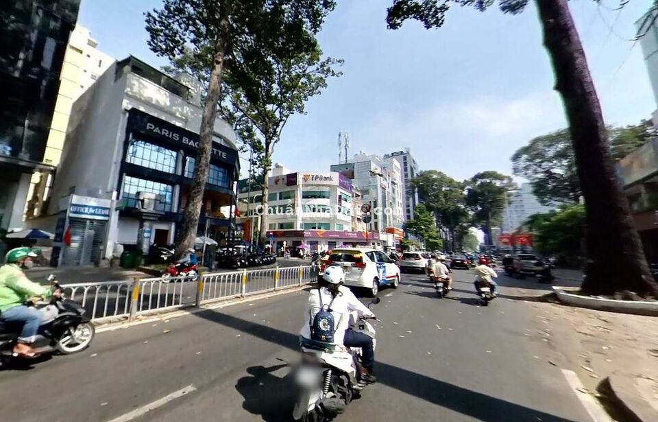 CHO THUÊ NHÀ 4.3X20 MT NGUYỄN THỊ MINH KHAI, QUẬN 3, VỈA HẺ RỘNG