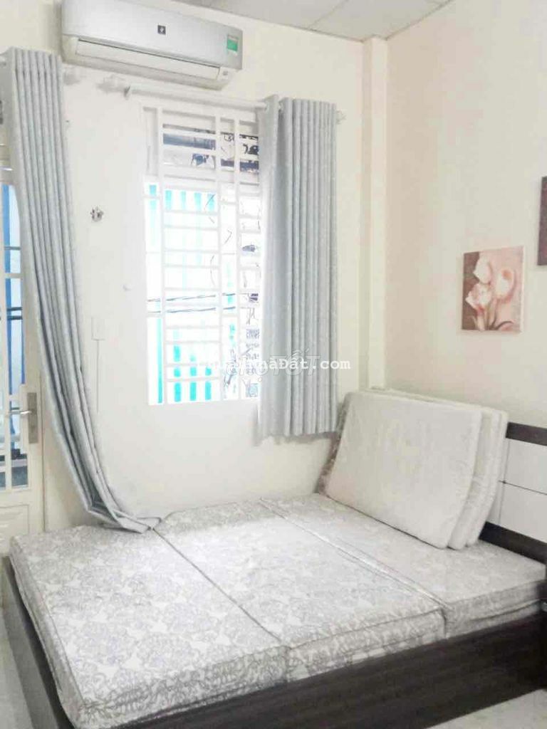 Nhà Nguyễn Văn Cừ 2 phòng ngủ kết hợp kinh doanh nhỏ