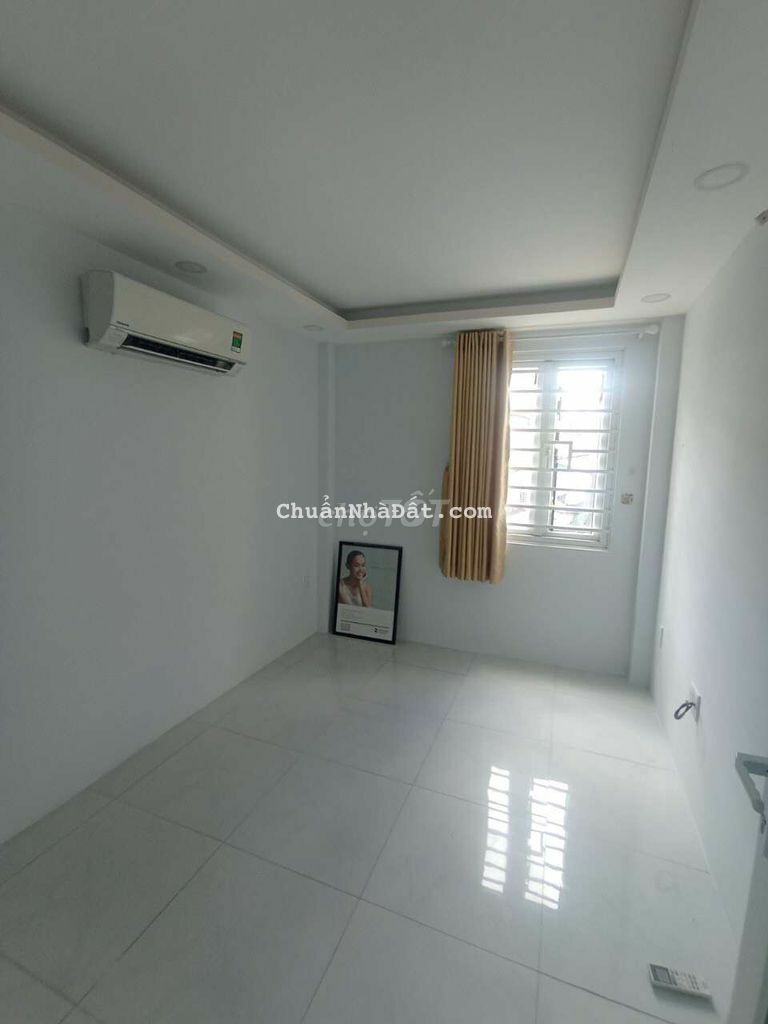 Nhà Trần Bình Trọng, mới sơn, 3 phòng ngủ gần chợ Cao Đạt.