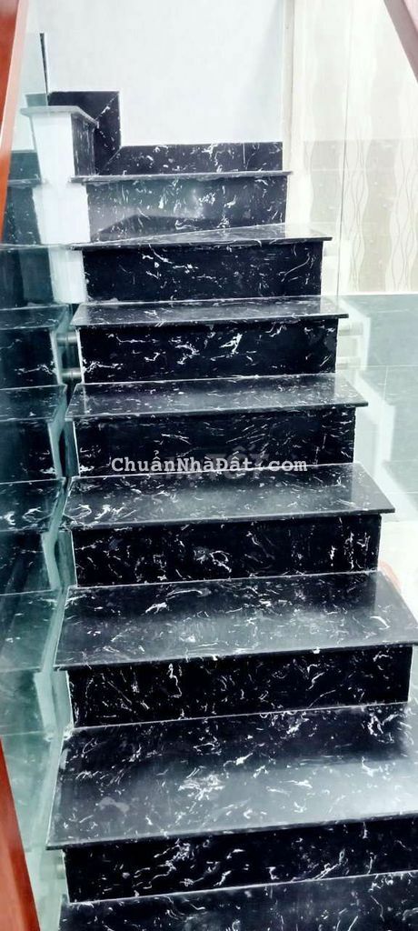 Nhà Nguyễn Trãi vs Nguyễn Biểu, 3 phòng ngủ, nội thất cơ bản.