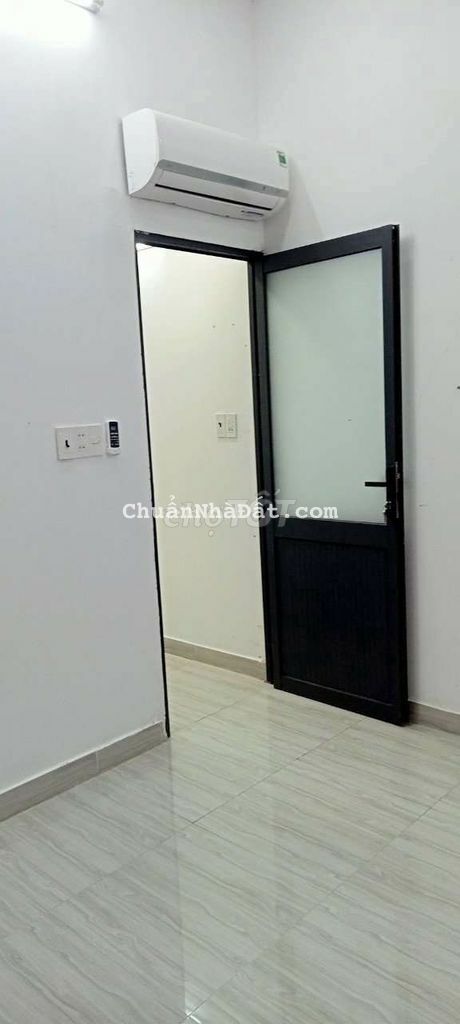 Nhà Nguyễn Trãi vs Nguyễn Biểu, 3 phòng ngủ, nội thất cơ bản.