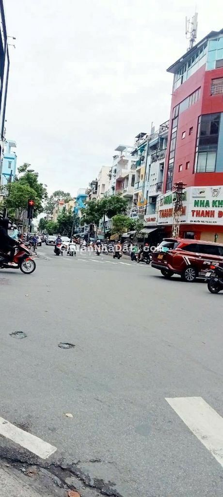 Nhà gốc 2 mặt tiền Nguyễn Trãi , trệt 6 lầu, khu sầm uất.