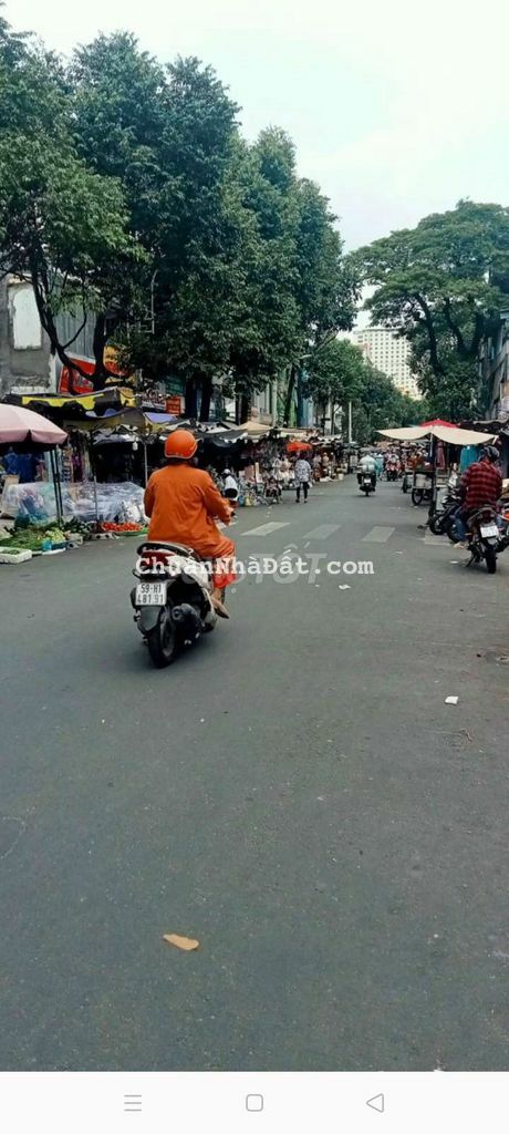Nhà mặt tiền chợ Hoà Bình, kinh doanh tự do đa ngành.