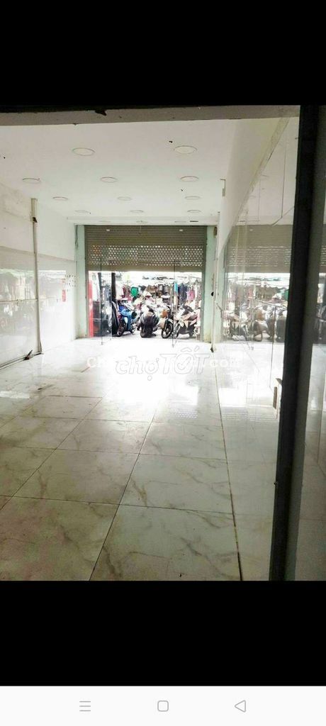 Nhà mặt tiền chợ Hoà Bình, kinh doanh tự do đa ngành.