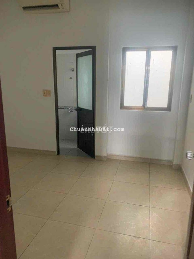 Nhà thuê 4 tầng 4PN có nội thất KDC Bình Phú