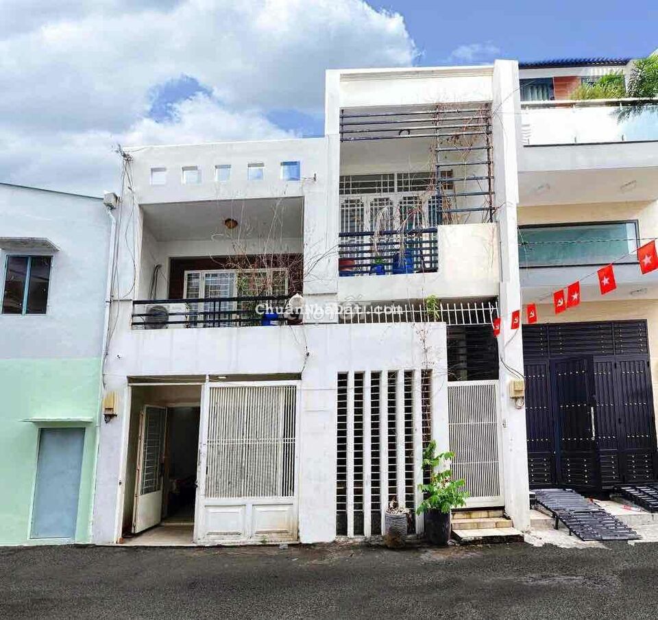 Nhà đẹp hẻm xe tải - 8m x 12m - 4PN gần mặt tiền Bà Hom