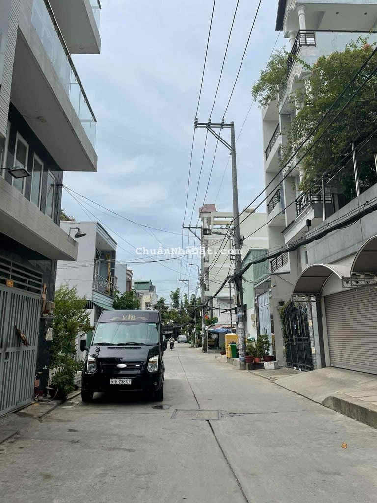 Hẽm 8M Nhà 5x12 2 Lầu 4 phòng Có Máy Lạnh