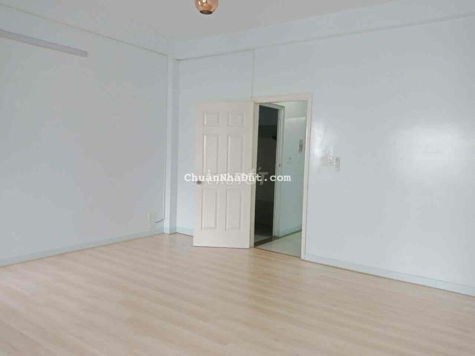 Hẽm 8M Nhà 5x12 2 Lầu 4 phòng Có Máy Lạnh