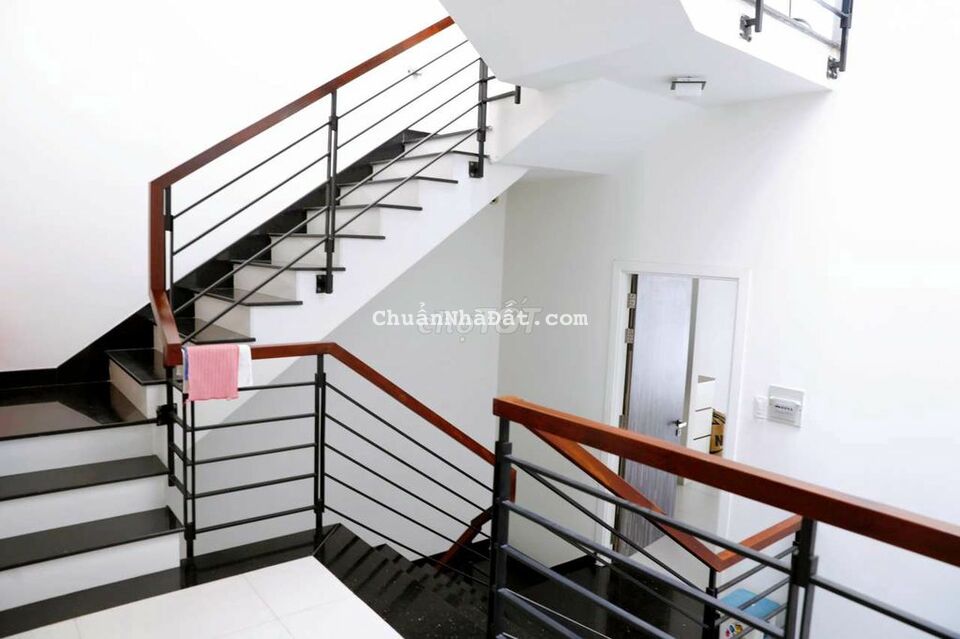 Nhà Nguyên Căn Hẻm 793 Trần Xuân Soạn, 4PN, có nội thất