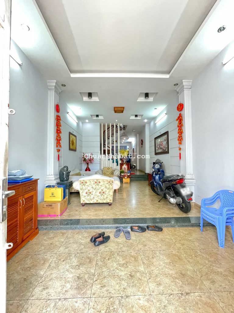 CHO THUÊ NHÀ 2 LẦU SÂN THƯỢNG MẶT TIỀN ĐƯỜNG SỐ TÂN QUY - QUẬN 7