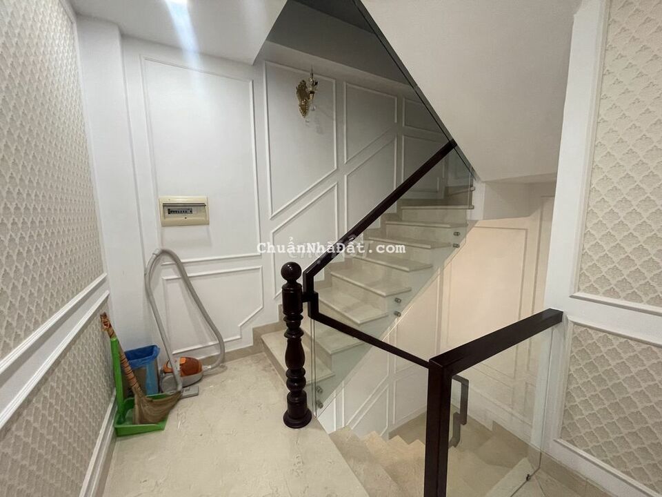 NP Jamona Golden Silk thuê từ 22-25 triệu/tháng