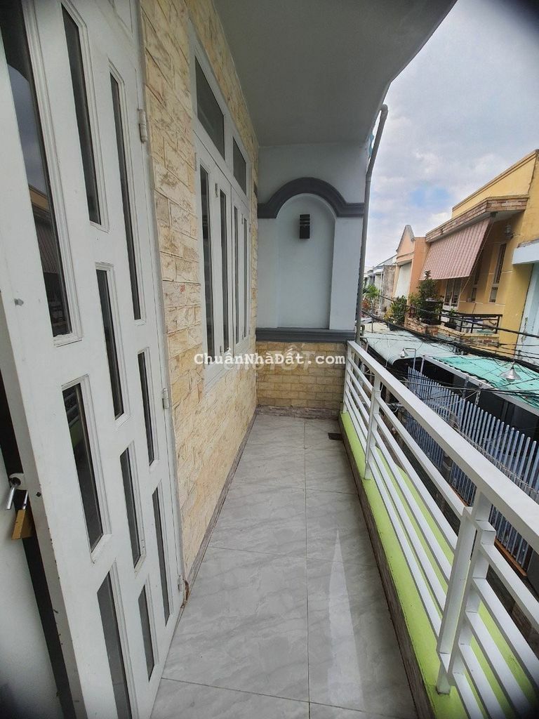 Cho thuê nhà nguyên căn hẻm 1247 htp phường Phú Thuận, q7.