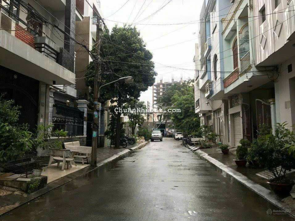 Nhà mới mt đg nhựa hoàng quốc việt.dt:5x20m_2lầu.3pn