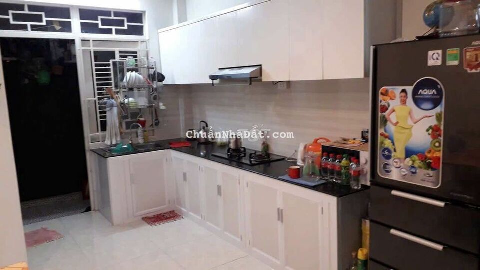 Nhà 2 lầu 4pn mặt tiền đường số Tân Phong