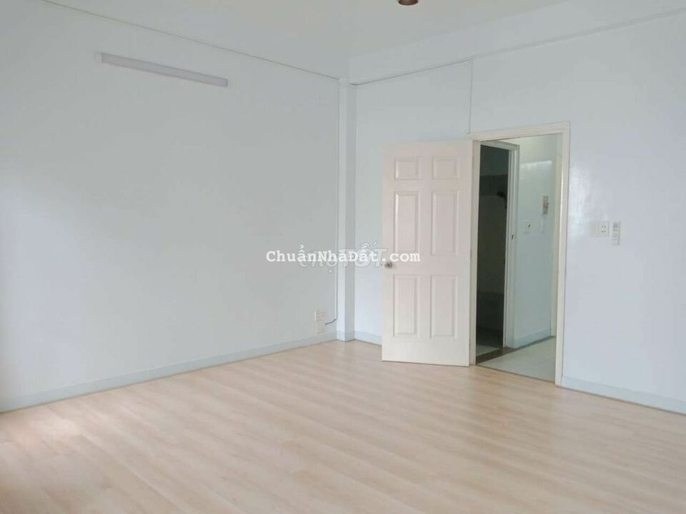 Nhà 2 lầu 4pn, mặt tiền hẻm 8m