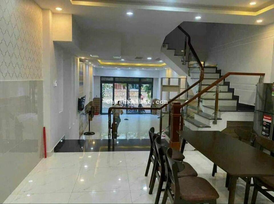 Nhà phố mới siêu đẹp nội bộ khu Phạm Hữu Lầu, sát Phú Mỹ Hưng, Q7