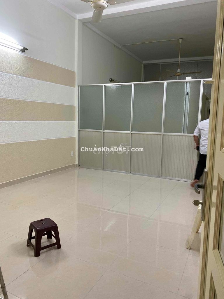 CHO THUÊ NHÀ NGUYÊN CĂN MẶT TIỀN ĐƯỜNG ƯU LONG.