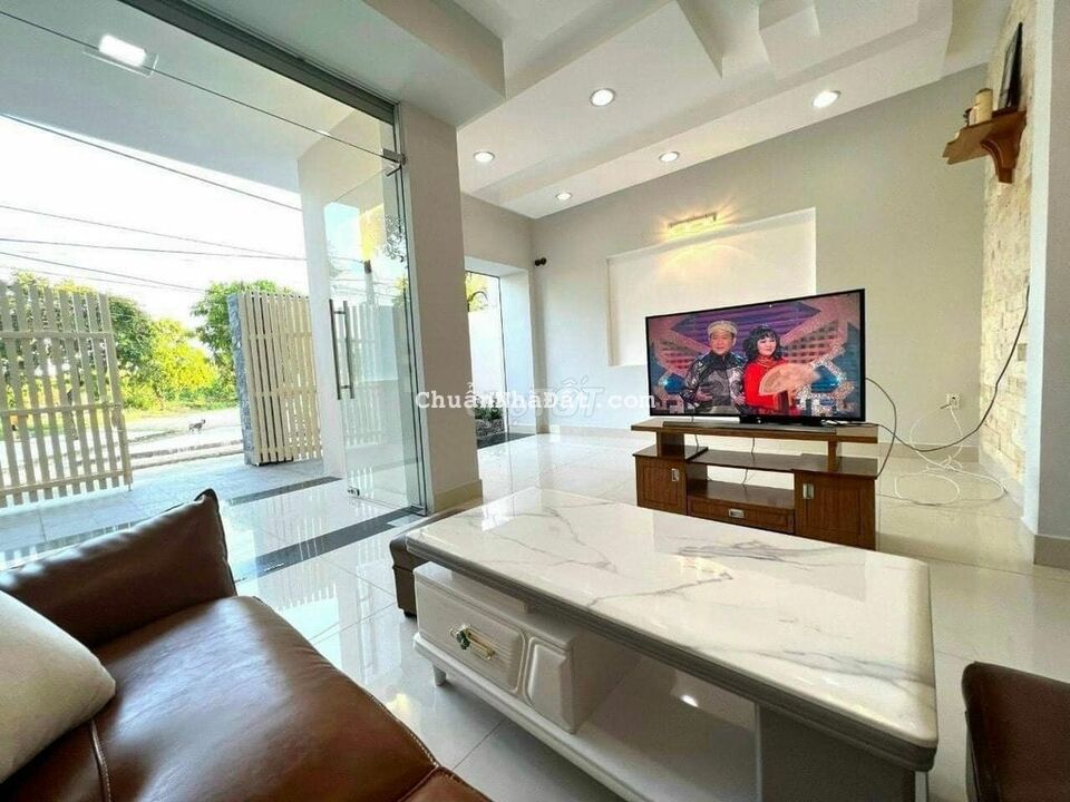 Cho thuê biệt thự 8x14 , nhà mới hoàn thiện xong , 3Pn 3Wc , P7 Q8