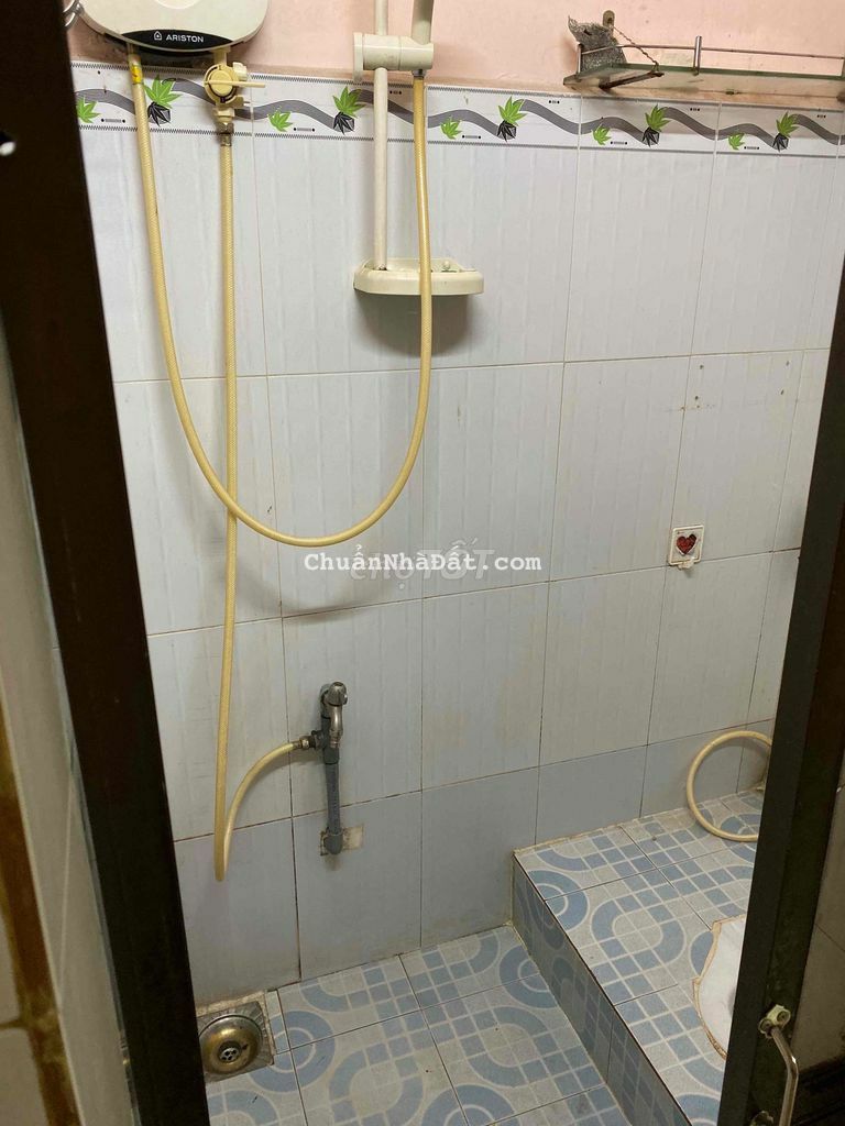 Cho thuê nhà nguyên căn 6 triệu. Hẻm tùng thiện vương. f13