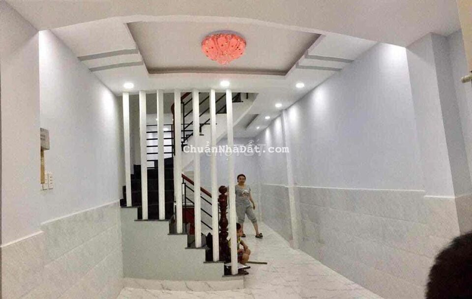 Cho thuê nhà mới đẹp y hình Hẻm thông 4m ,2pn,2wc, giá 9tr