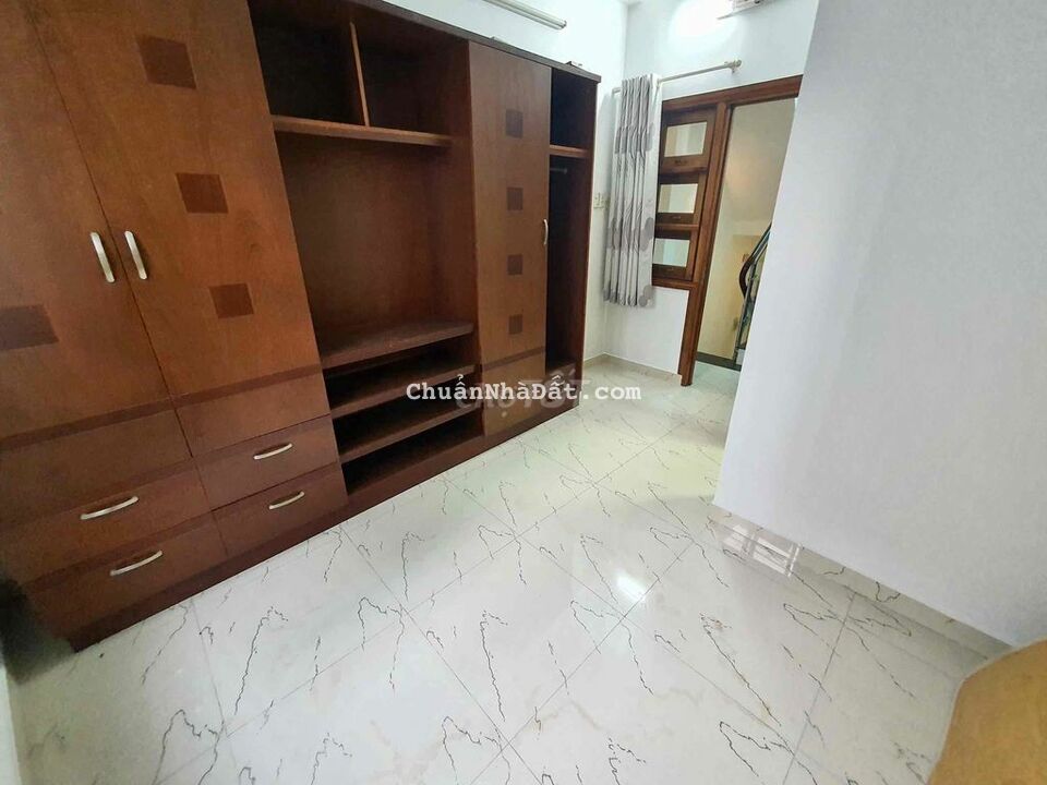 MẶT TIỀN ĐÔNG XE. HƯNG PHÚ TIỆN CTY SPA NAILS