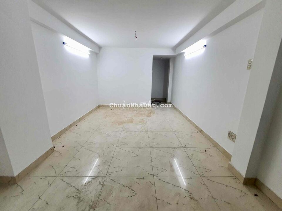 MẶT TIỀN ĐÔNG XE. HƯNG PHÚ TIỆN CTY SPA NAILS