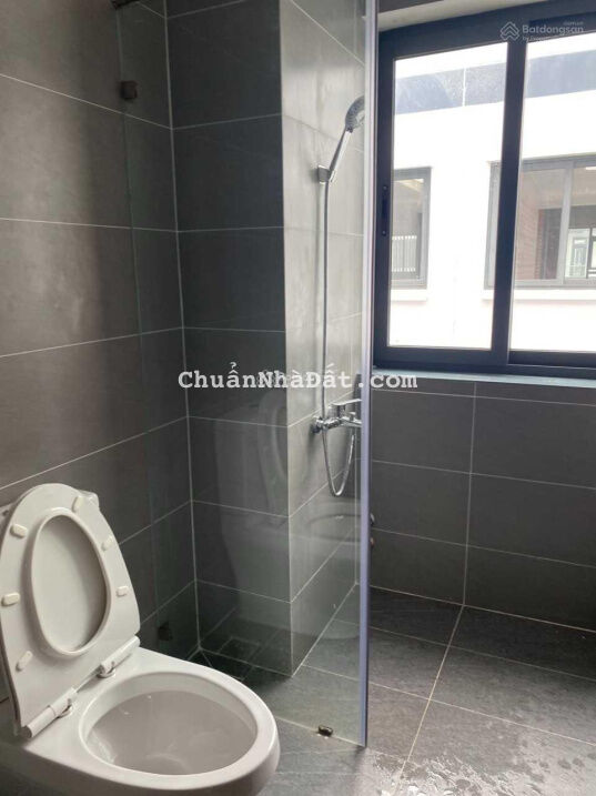 Cho thuê nhà nguyên căn Nguyễn Duy Trinh mới 100% 3 tầng 4 phòng 4WC KDC Đông Tăng Long giá 13tr/th