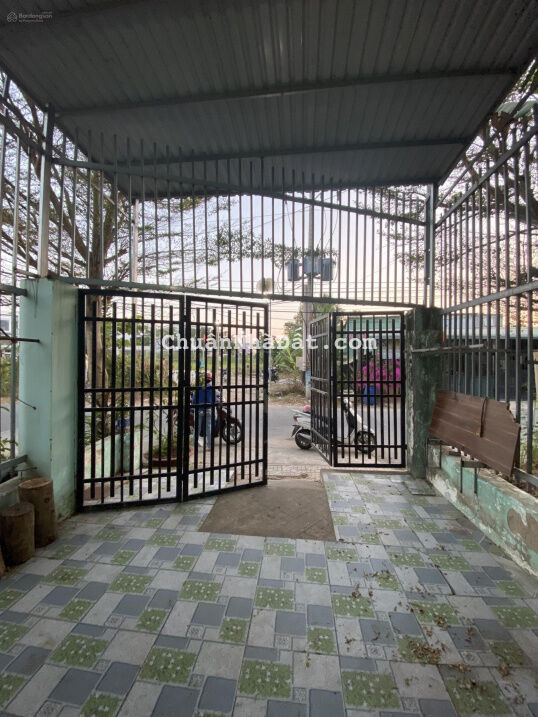 Nhà nguyên căn mặt tiền đường Số 8 Lò Lu cạnh KĐT Đông Tăng Long, giá 5 triệu/tháng